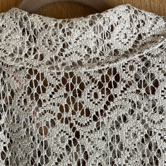 Ladies Vintage Dainty Ivory 2 Button Crochet/Knit Jacket Sz M - Picture 6 of 6